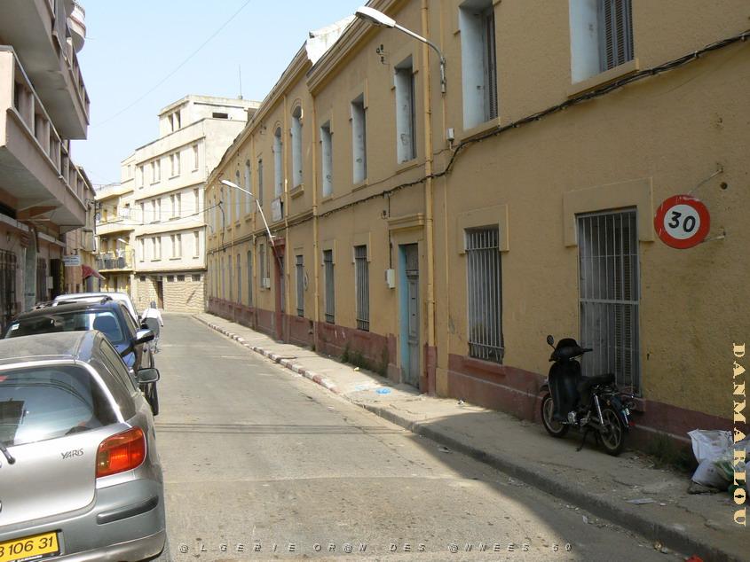 rue Dumanoir Jean Mace filles 1 .jpg